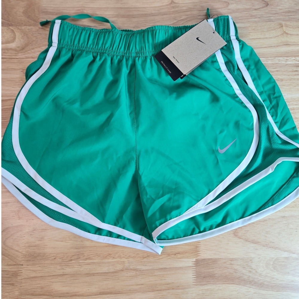 Nike Tempo Women Running Shorts Green White Trim Mid Rise 3 Inch HM6096-324 XS